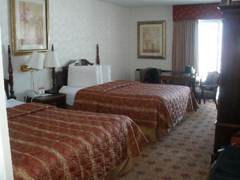 Hamilton Inn Select Beachfront Mackinaw City Bagian luar foto
