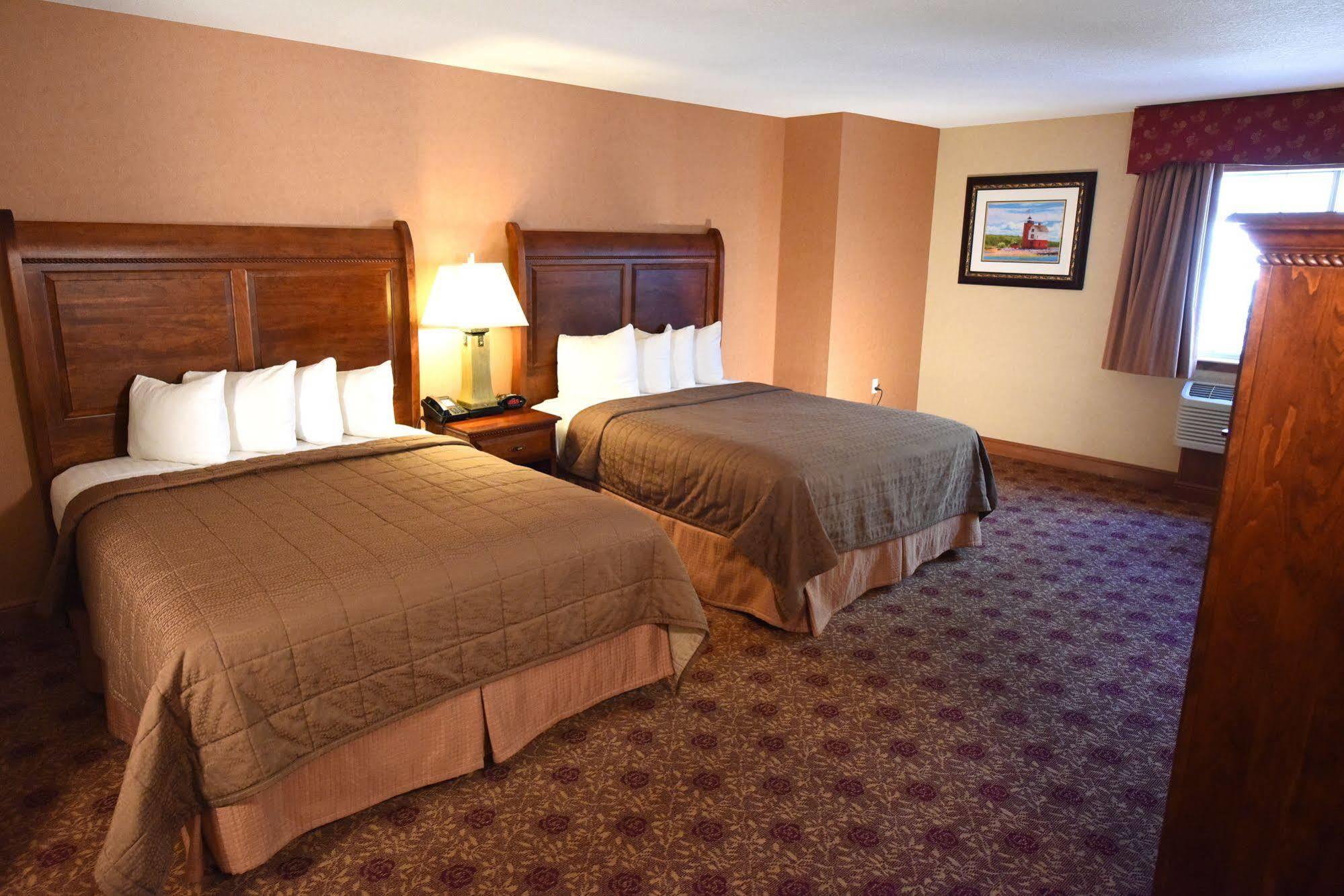 Hamilton Inn Select Beachfront Mackinaw City Bagian luar foto