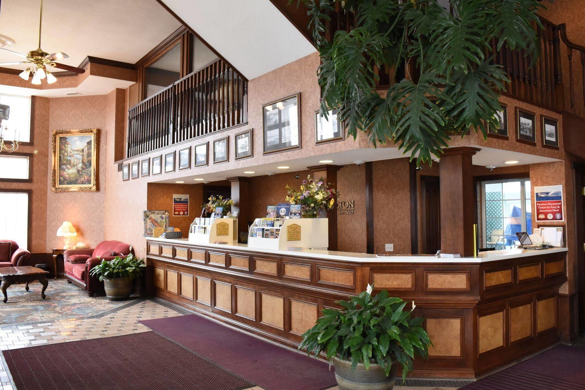 Hamilton Inn Select Beachfront Mackinaw City Bagian luar foto
